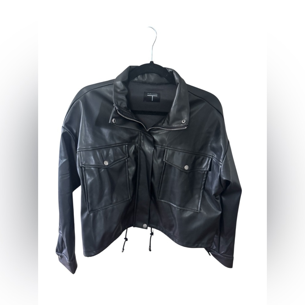 NWT Tahari Black Faux Leather Cropped Jacket with Collared Design